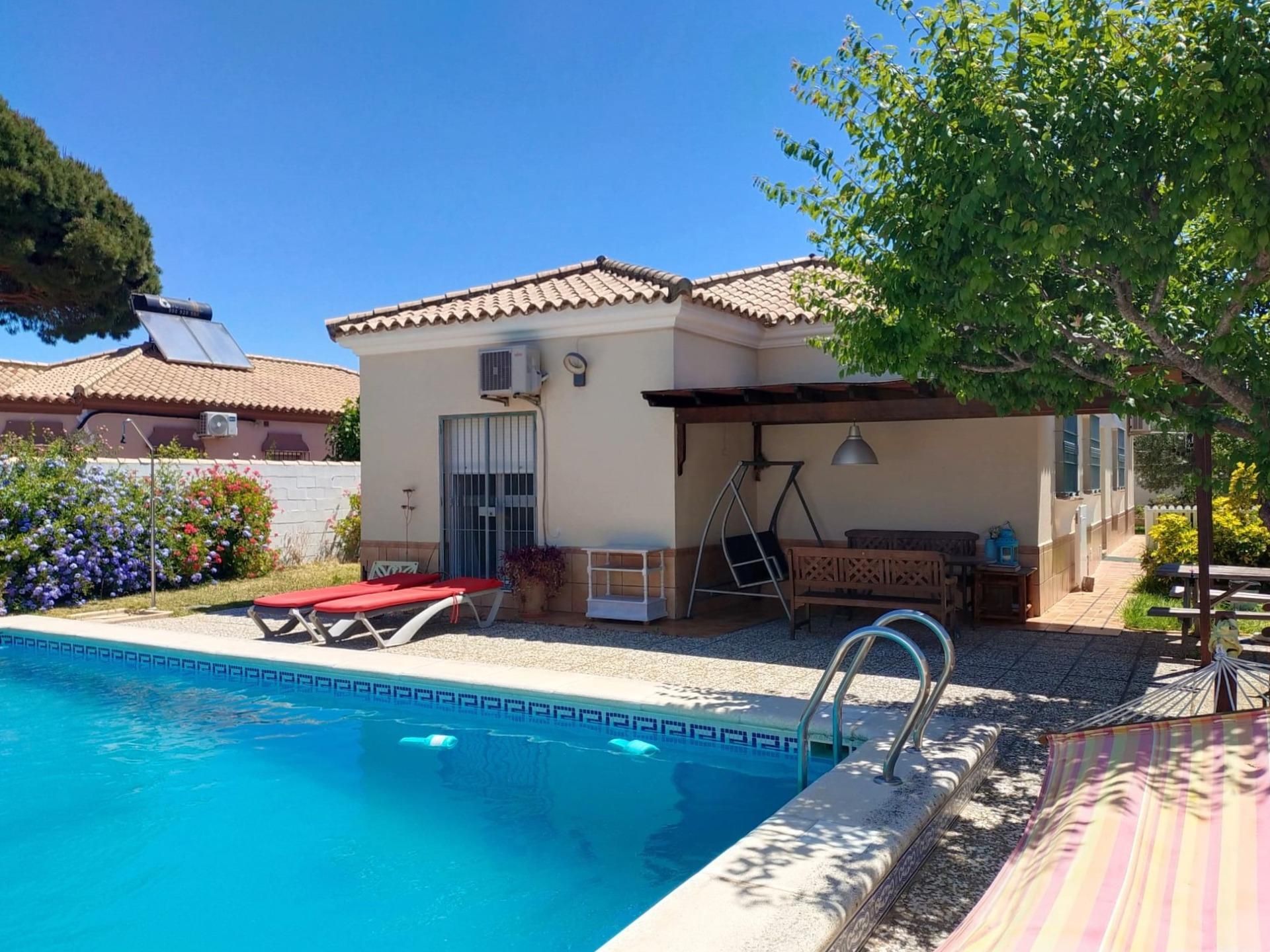 Piscina de Casa o xalet en venda en Chiclana de la Frontera amb Aire condicionat, Calefacció i Jardí privat