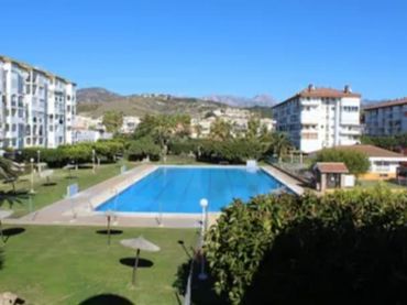 Pis amb piscina en venda a Avenida Costa del Sol 7