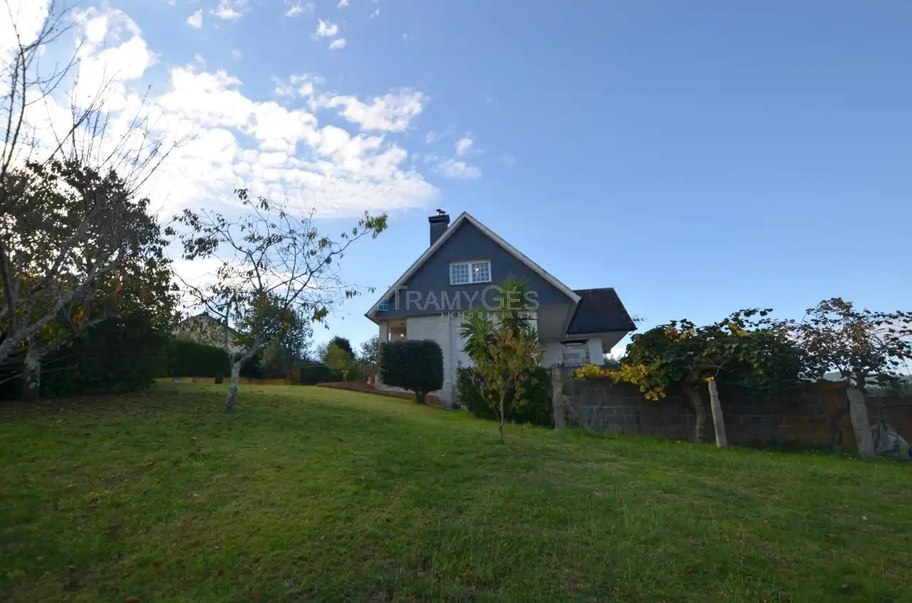 Casa o xalet en venda en Redondela amb Calefacció, Jardí privat i Terrassa