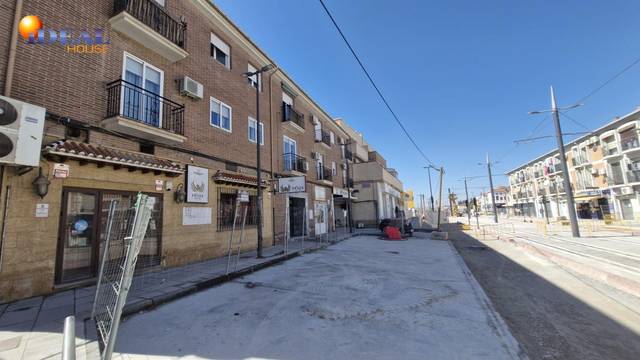 Local comercial en Alquiler en Avenida PONIENTE, 37 en Las Tres Cruces