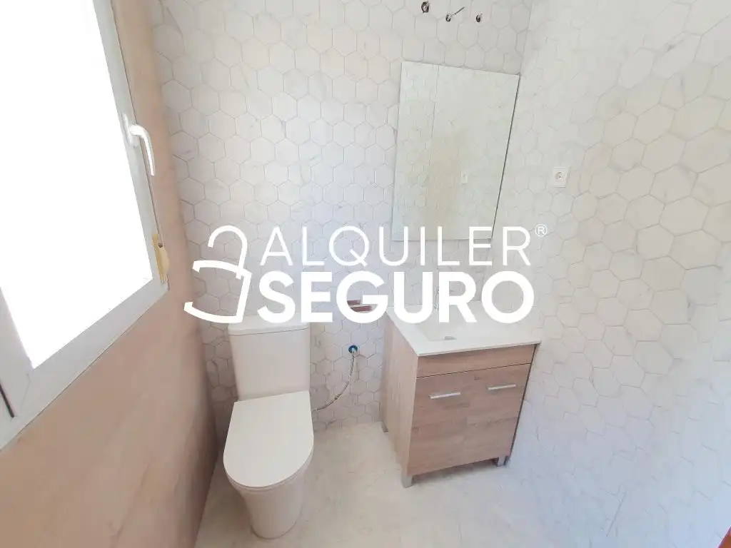Bathroom of Houses for rent in Batres  with Heating, Terrace and Swimming Pool