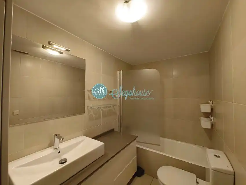 Baño de Piso en venta en Torrecaballeros con Calefacción y Internet