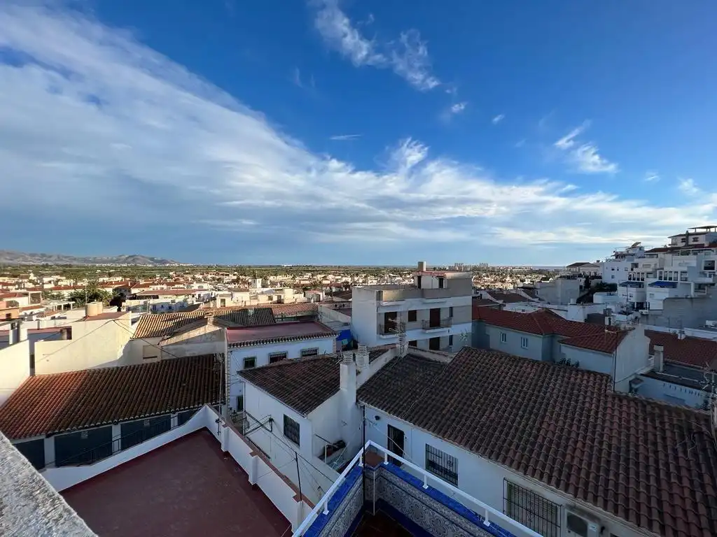 Casa amb terrassa en venda a Calle CONSTITUCION, imagen 6