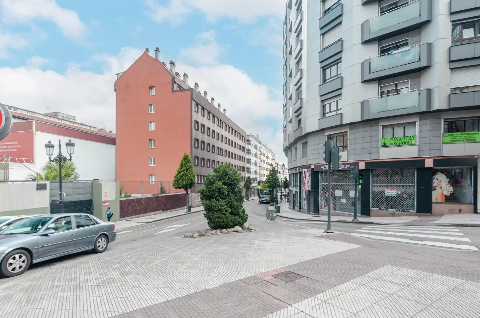 Vista exterior de Local en venda en Oviedo 