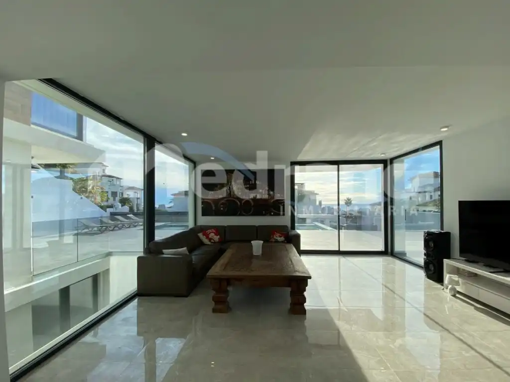Casa amb piscina en venda a Calle Londres, imagen 3