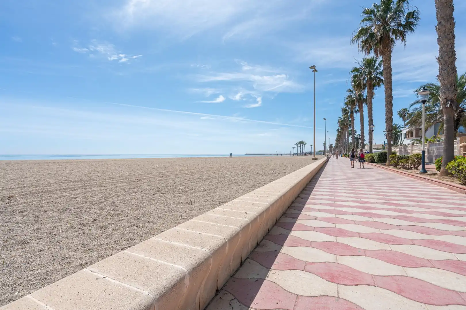 Vista exterior de Casa o xalet en venda en Roquetas de Mar amb Aire condicionat, Jardí privat i Terrassa