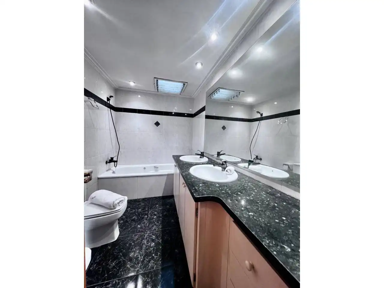 Baño de Casa o chalet de alquiler en Cervià de Ter con Aire acondicionado, Calefacción y Amueblado