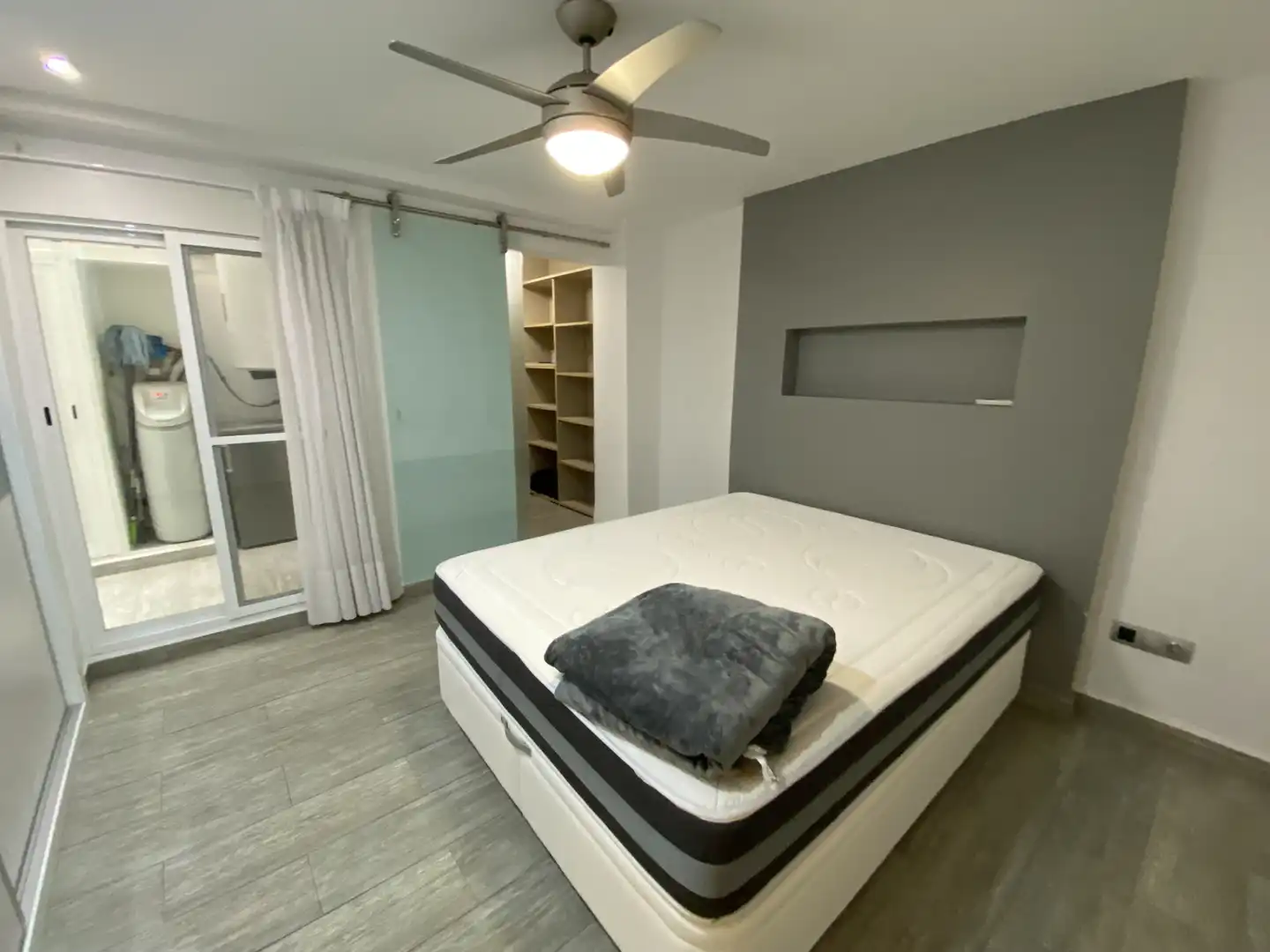 Schlafzimmer von Wohnungen zur Miete in Valencia mit Klimaanlage, Heizung und Möbliert