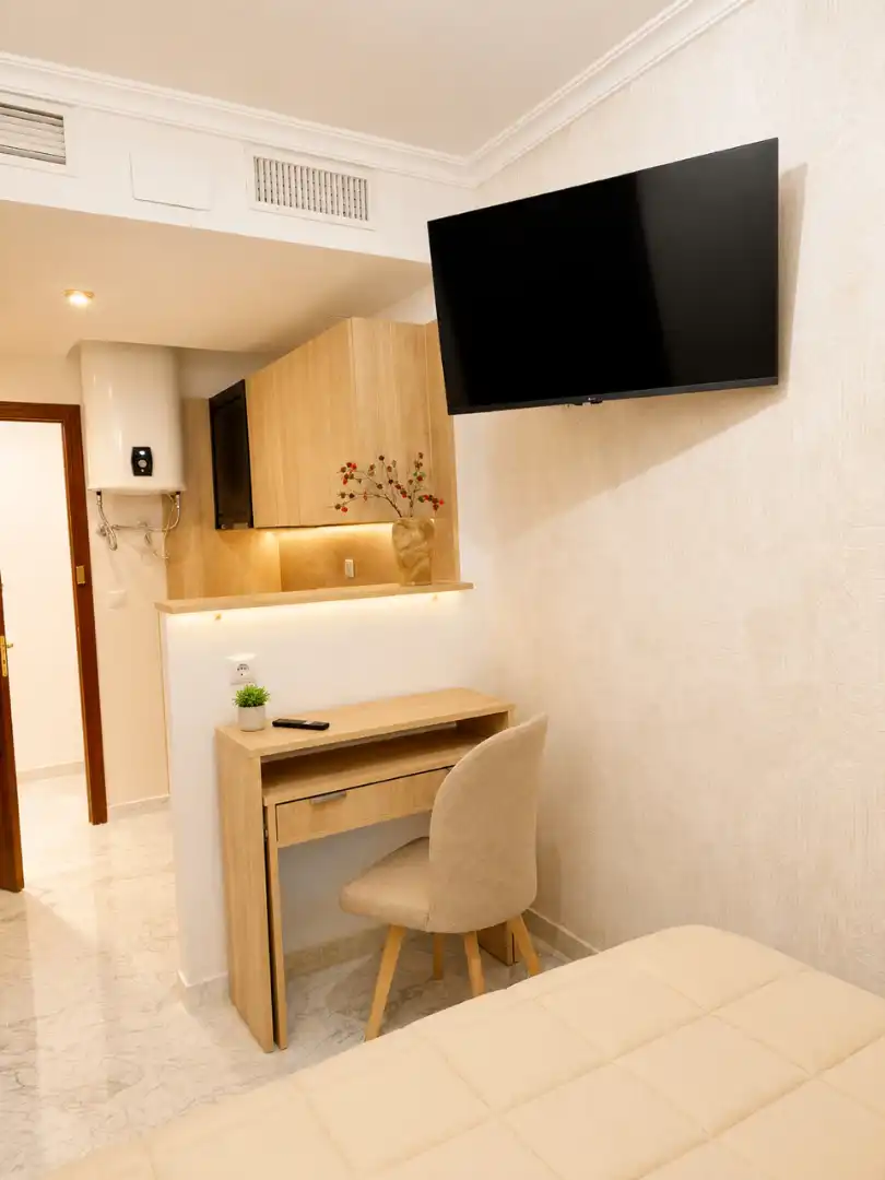 Bedroom of Study for share in Sevilla  with Air Conditioner, Heating and Furnished