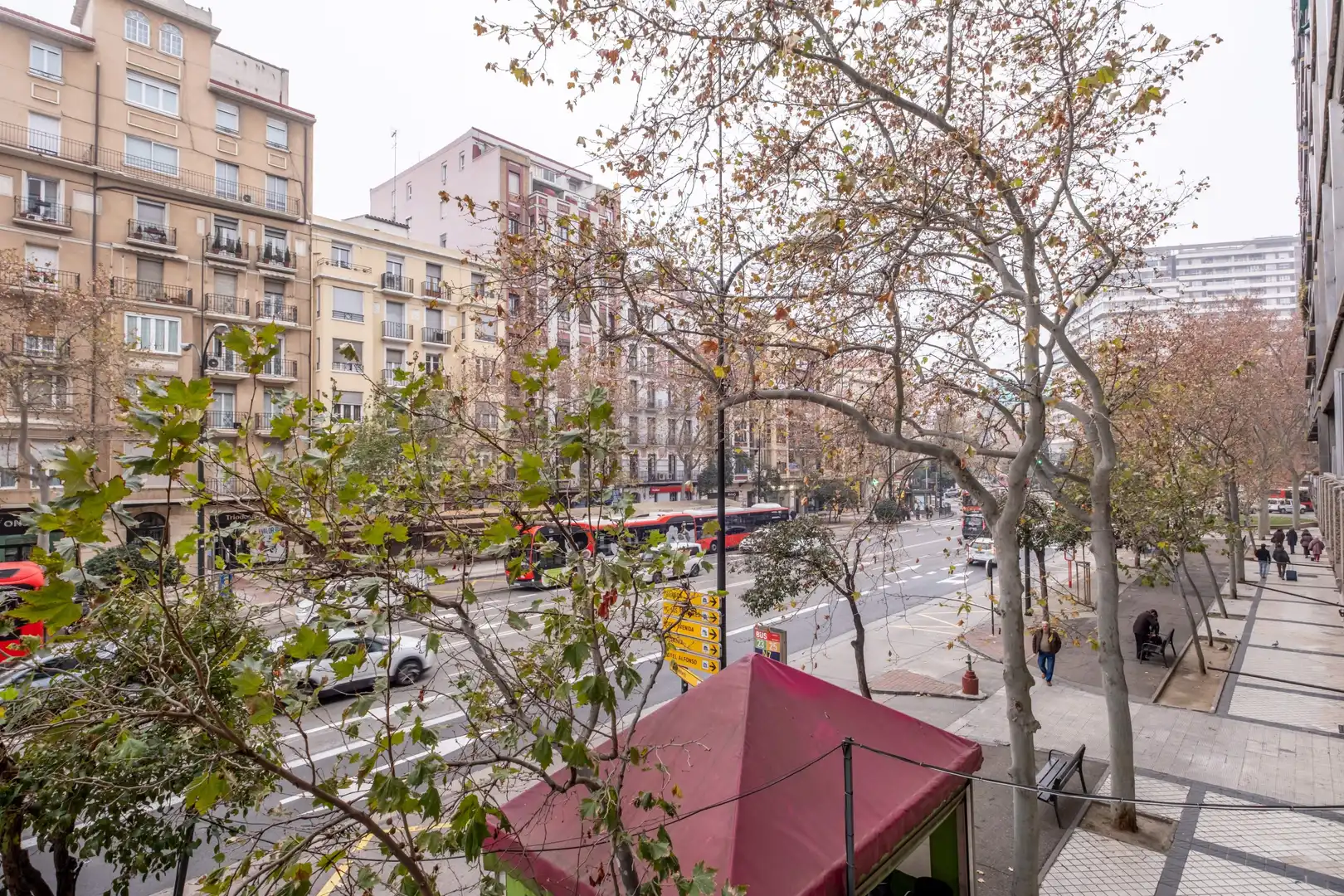 Vista exterior de Oficina de lloguer en Valencia