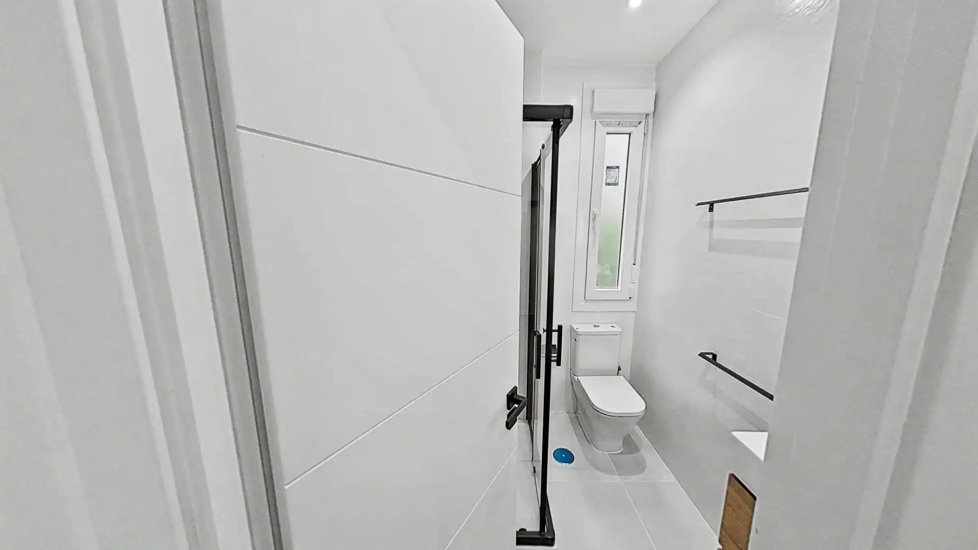 Bathroom of Flat for rent in Madrid  with Oven and Washing machine