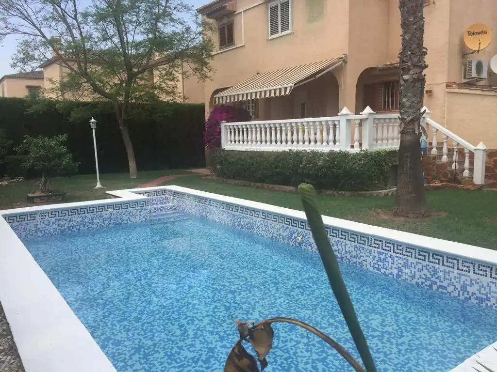 Villa mit Pool zum Verkauf in La Conarda
