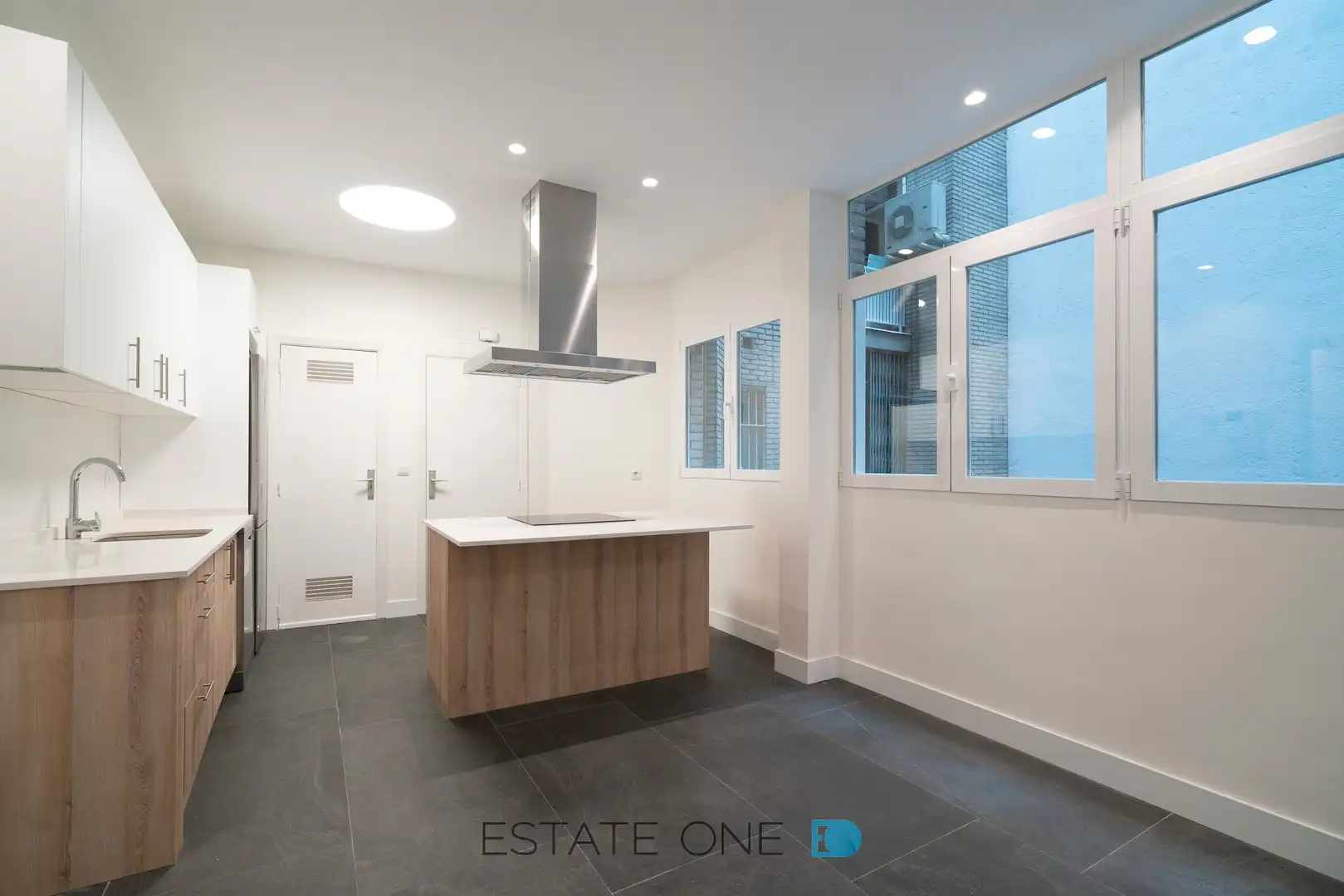 Kitchen of Flat for rent in Madrid  with Air Conditioner, Heating and Parquet flooring