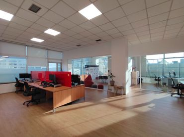 Oficina amb balcó de lloguer a Carrer de la Llacuna