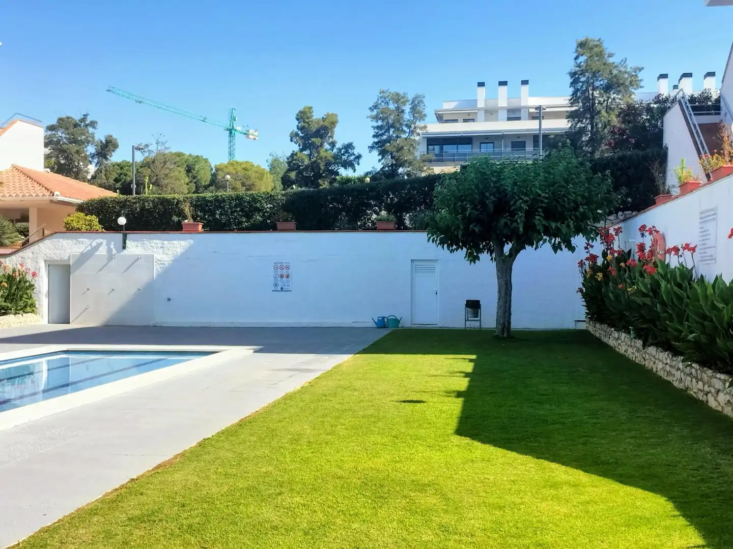 Schwimmbecken von Wohnung zum Verkauf in Sitges mit Privatgarten und Gemeinschaftspool