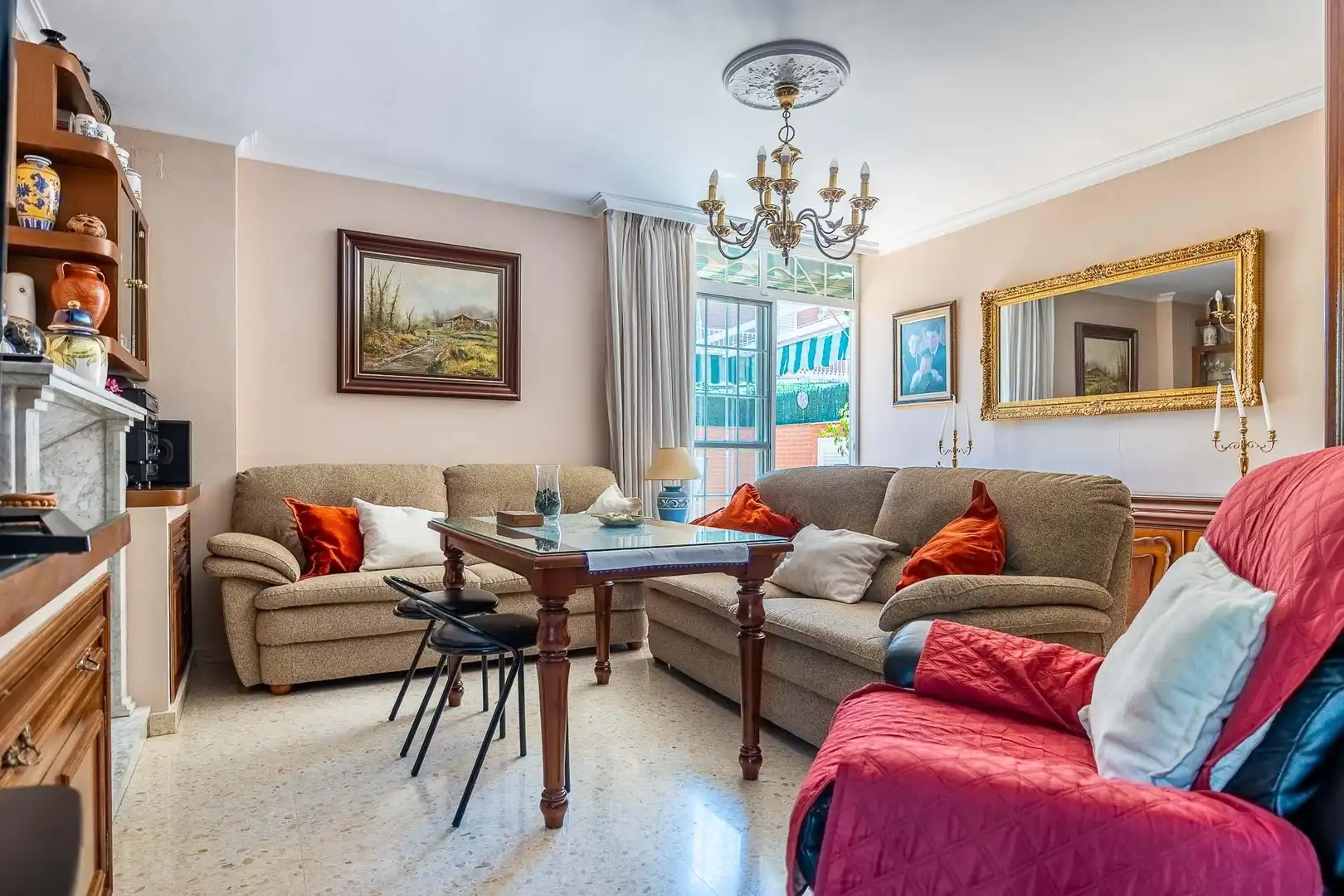 Sala de estar de Casa o chalet en venta en Sevilla con Aire acondicionado, Calefacción y Jardín privado