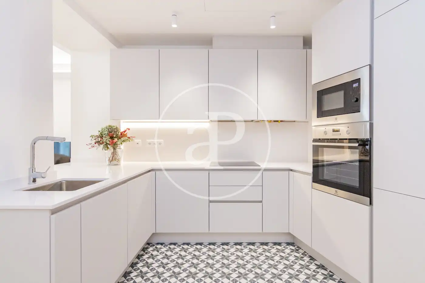 Kitchen of Flat for rent in Madrid  with Air Conditioner, Heating and Storage room