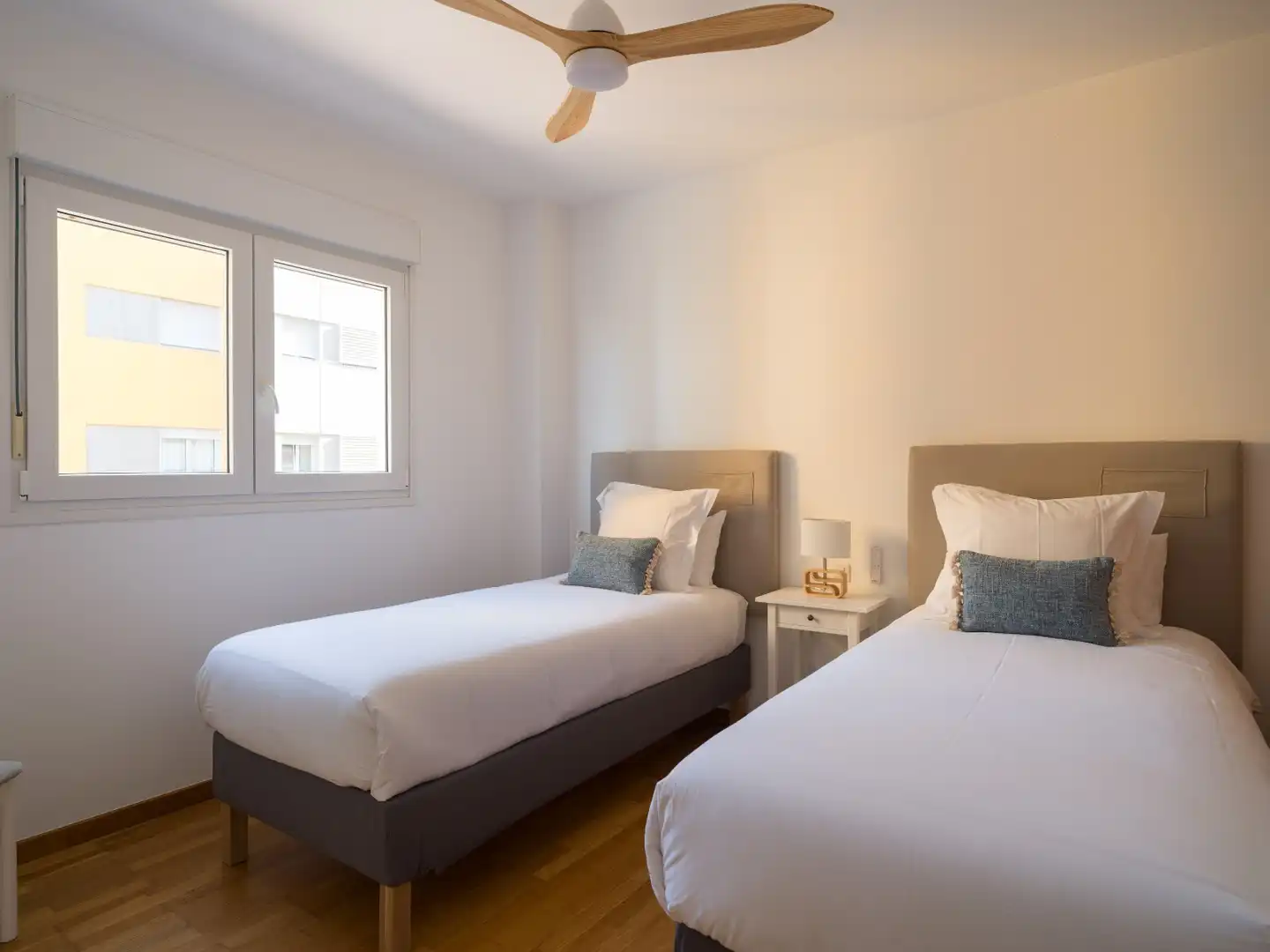 Bedroom of Flat for rent in Las Palmas de Gran Canaria  with Parquet flooring, Swimming Pool and Furnished