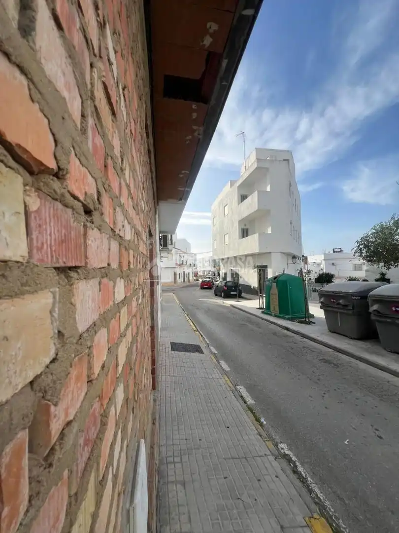 Vista exterior de Local en venta en Conil de la Frontera