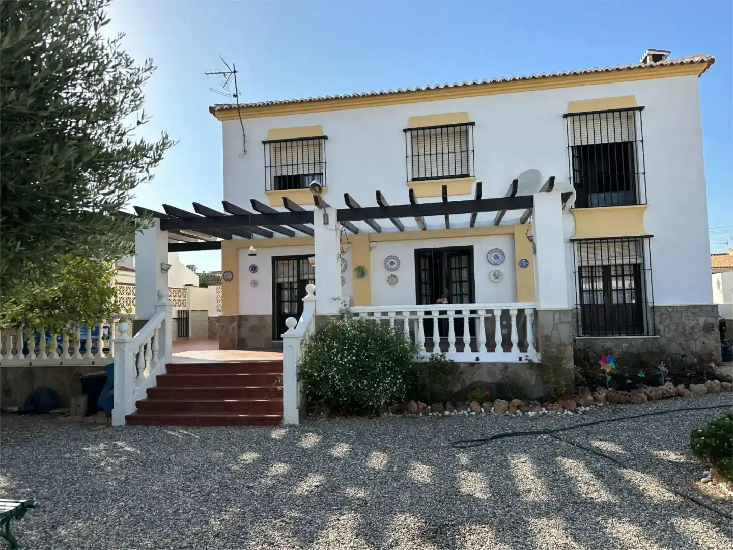 Vista exterior de Casa o xalet en venda en Málaga amb Jardí privat, Traster i Balcó