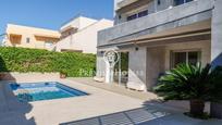 Exterior view of House or chalet for sale in Vilanova i la Geltrú  with Air Conditioner and Swimming Pool