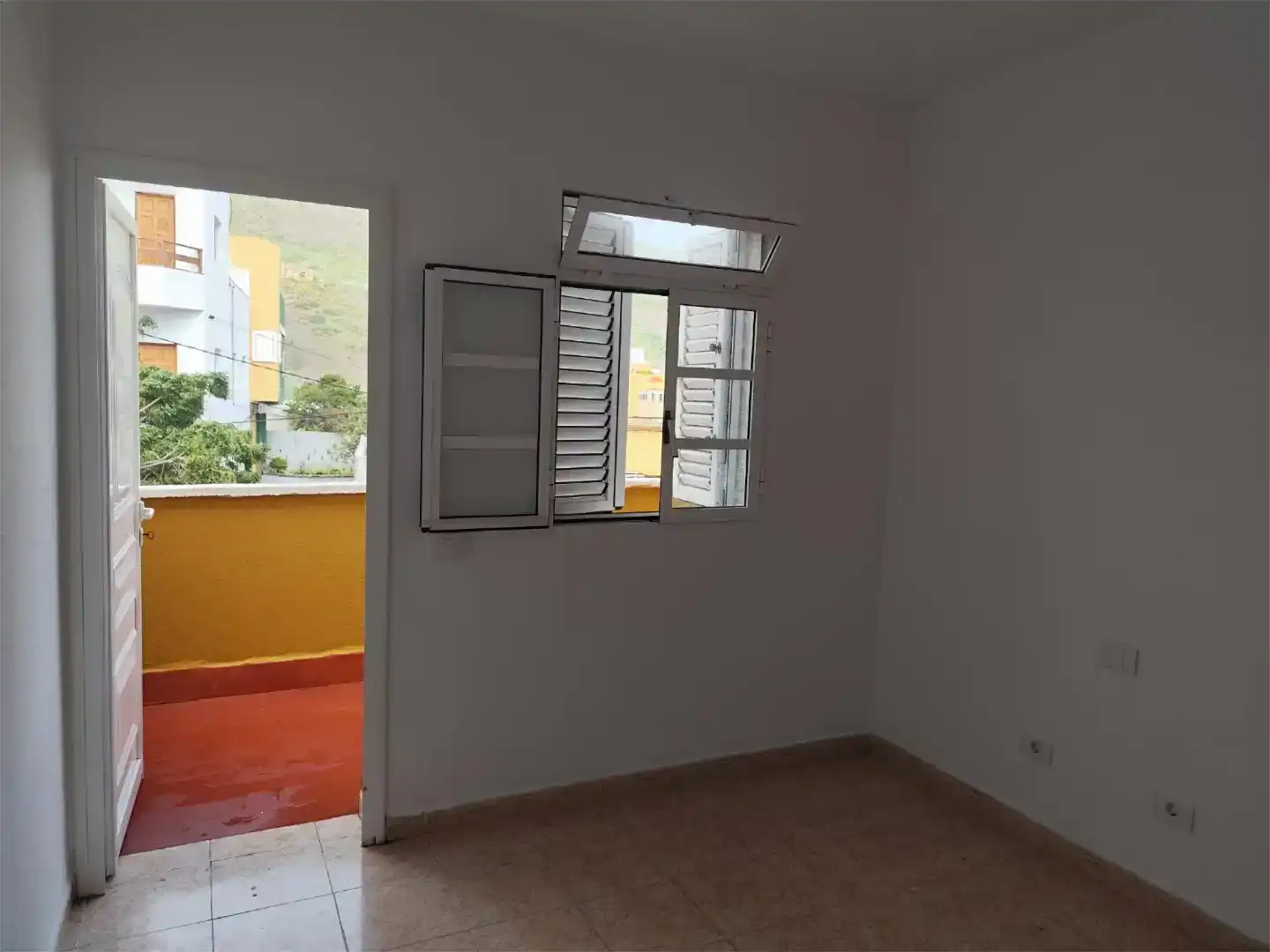 Schlafzimmer von Maisonette zum Verkauf in Telde mit Abstellraum, Ofen und Balkon
