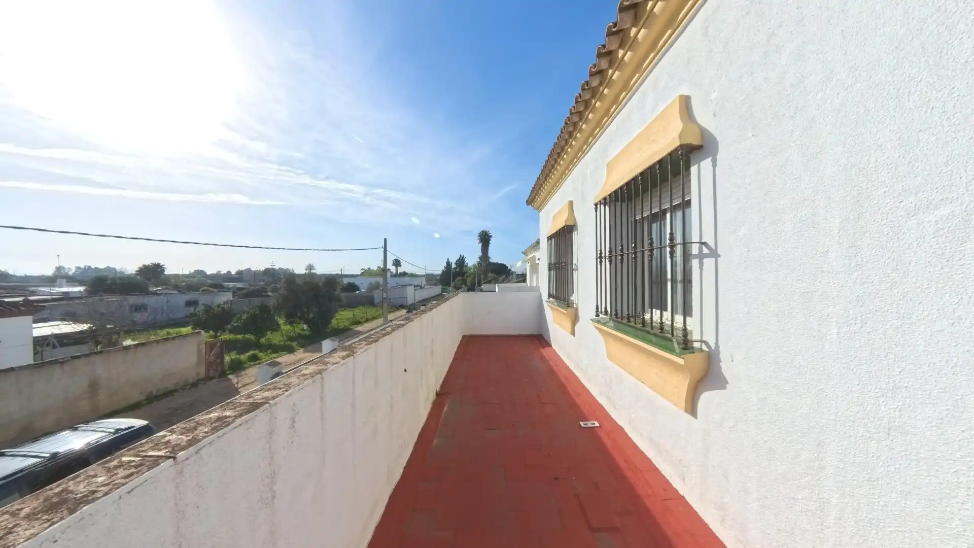 Vista exterior de Casa o xalet en venda en Chiclana de la Frontera amb Jardí privat i Terrassa