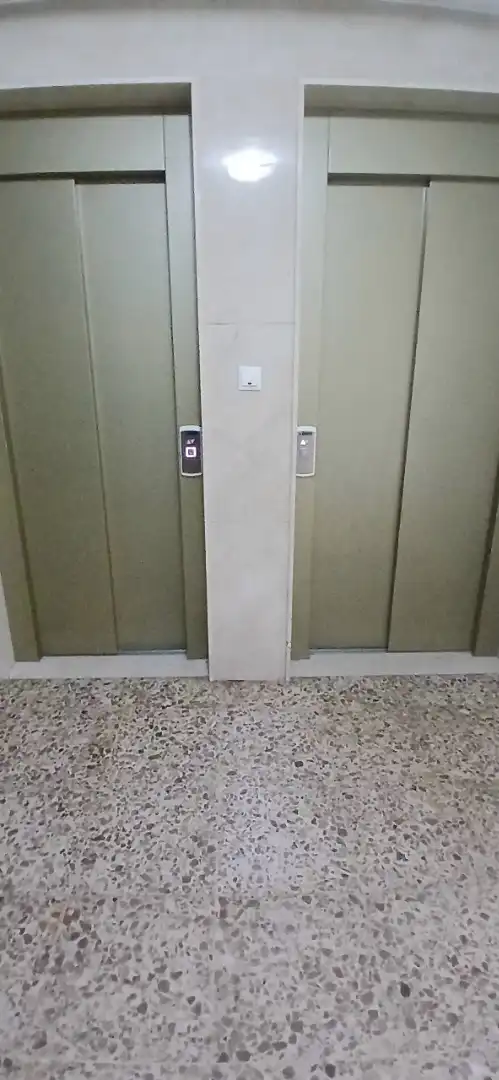 Vista exterior de Pis per a compartir en Almería amb Aire condicionat, Terrassa i Moblat