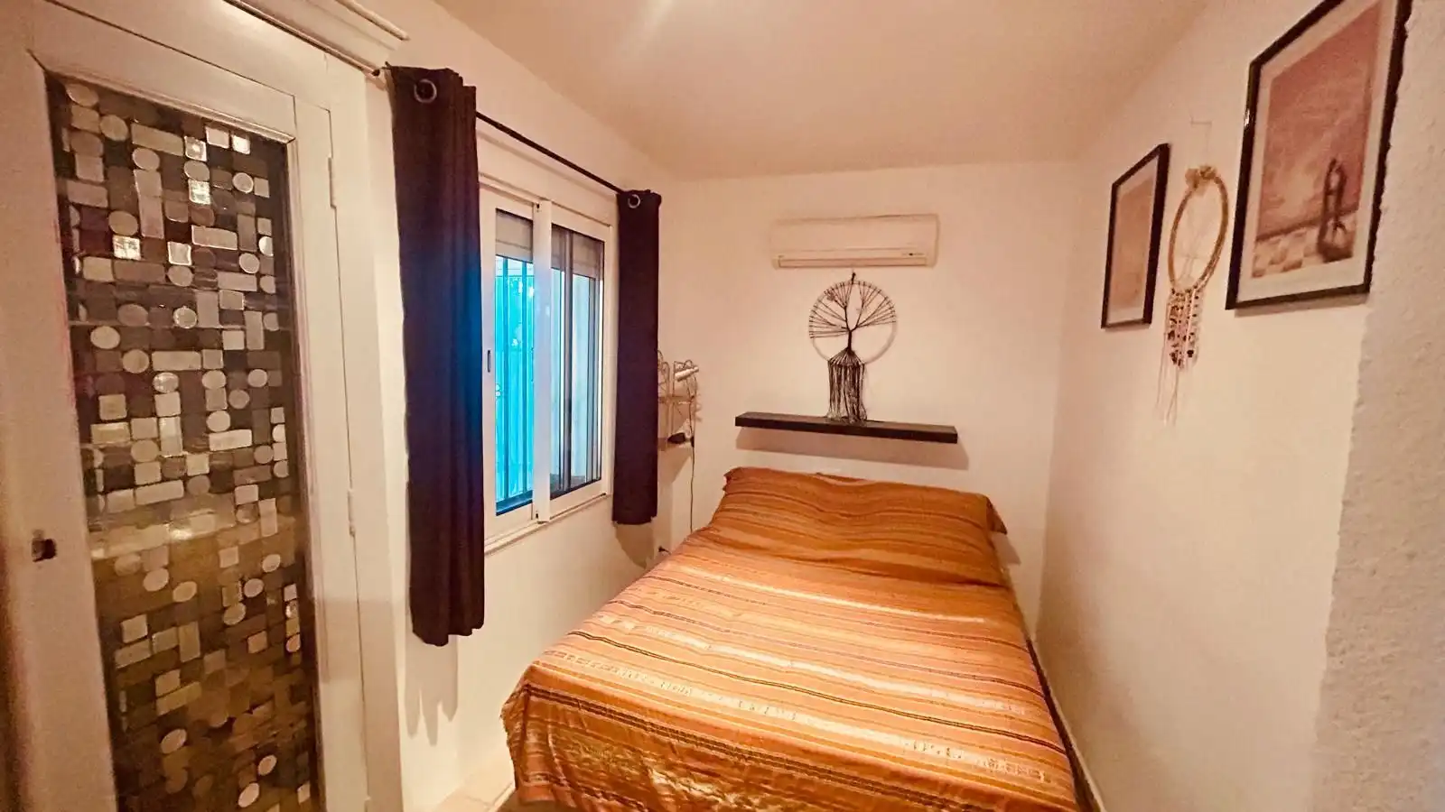 Habitación de Apartamento en venta en Empuriabrava con Aire acondicionado, Terraza y Piscina comunitaria