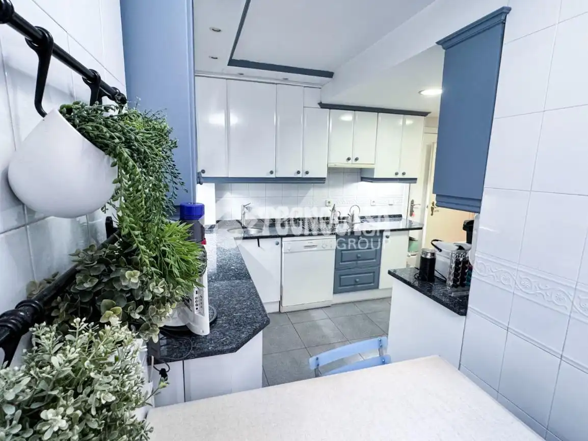 Cocina de Piso en venta en Madrid con Calefacción, Parquet y Terraza