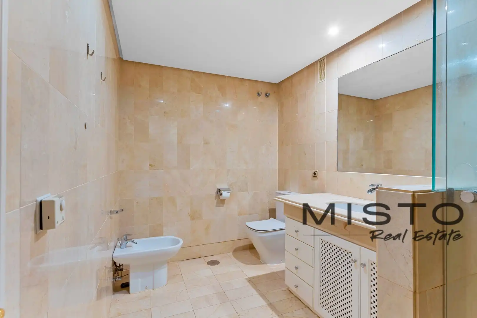 Baño de Piso en venta en Marbella con Aire acondicionado, Terraza y Piscina