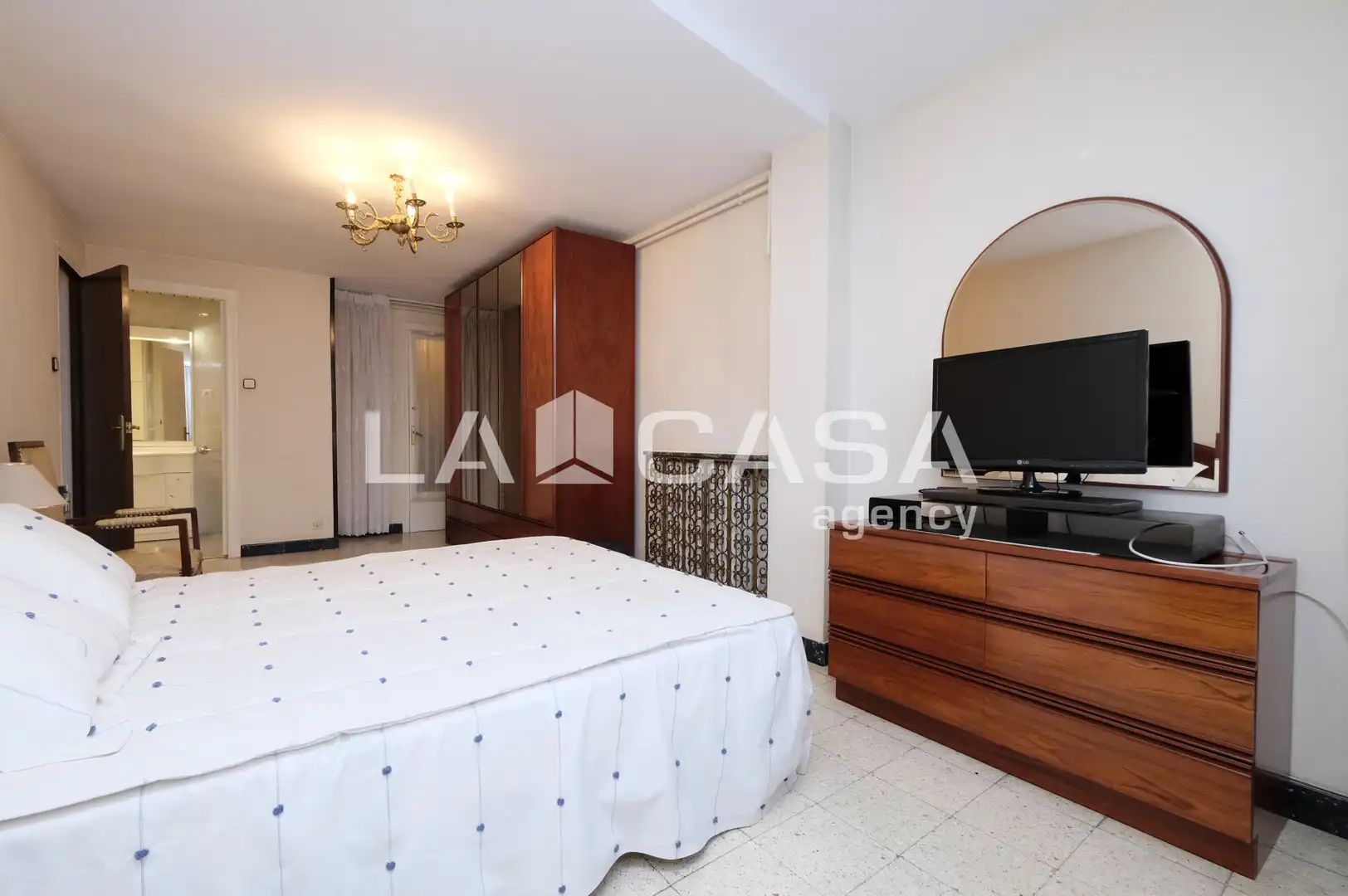 Piso en venta en Barcelona con Calefacción y Balcón