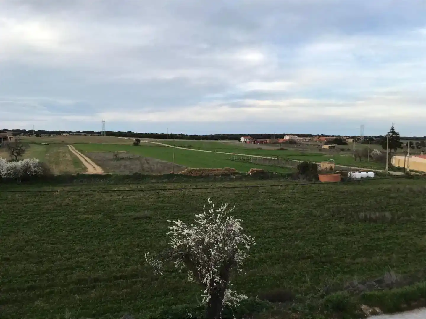 Casa adosada en venda en Camarzana de Tera amb Jardí privat, Traster i Moblat