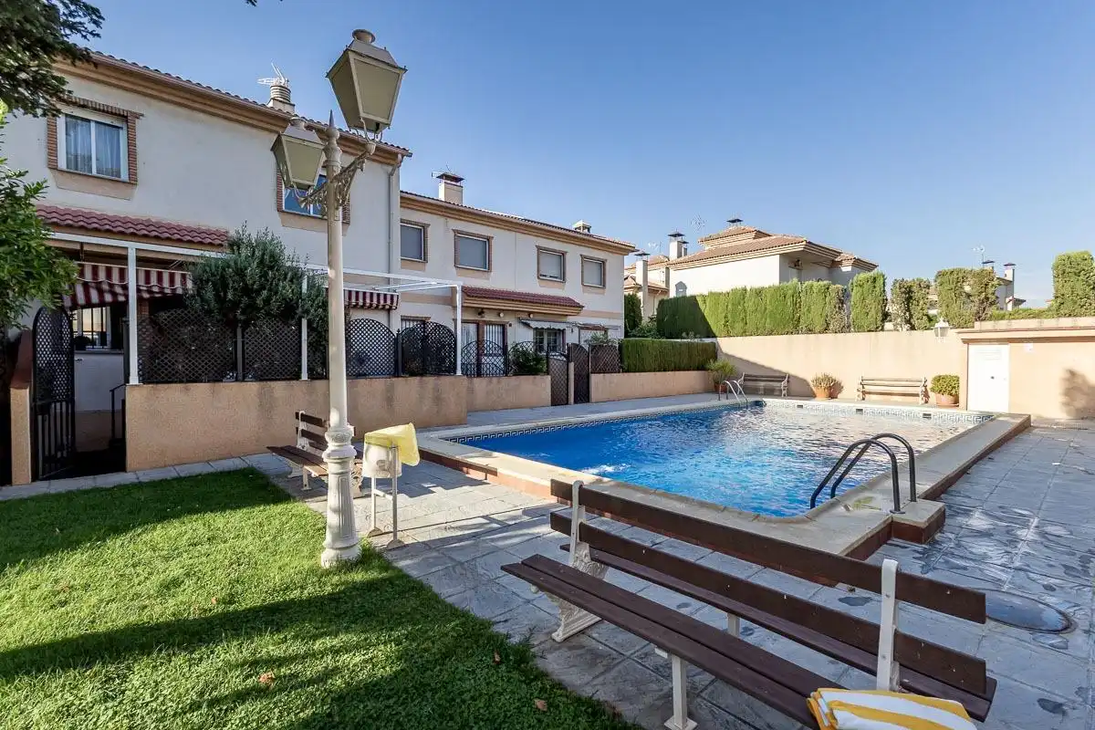 Adosado con piscina en venta en Ogíjares, imagen 3