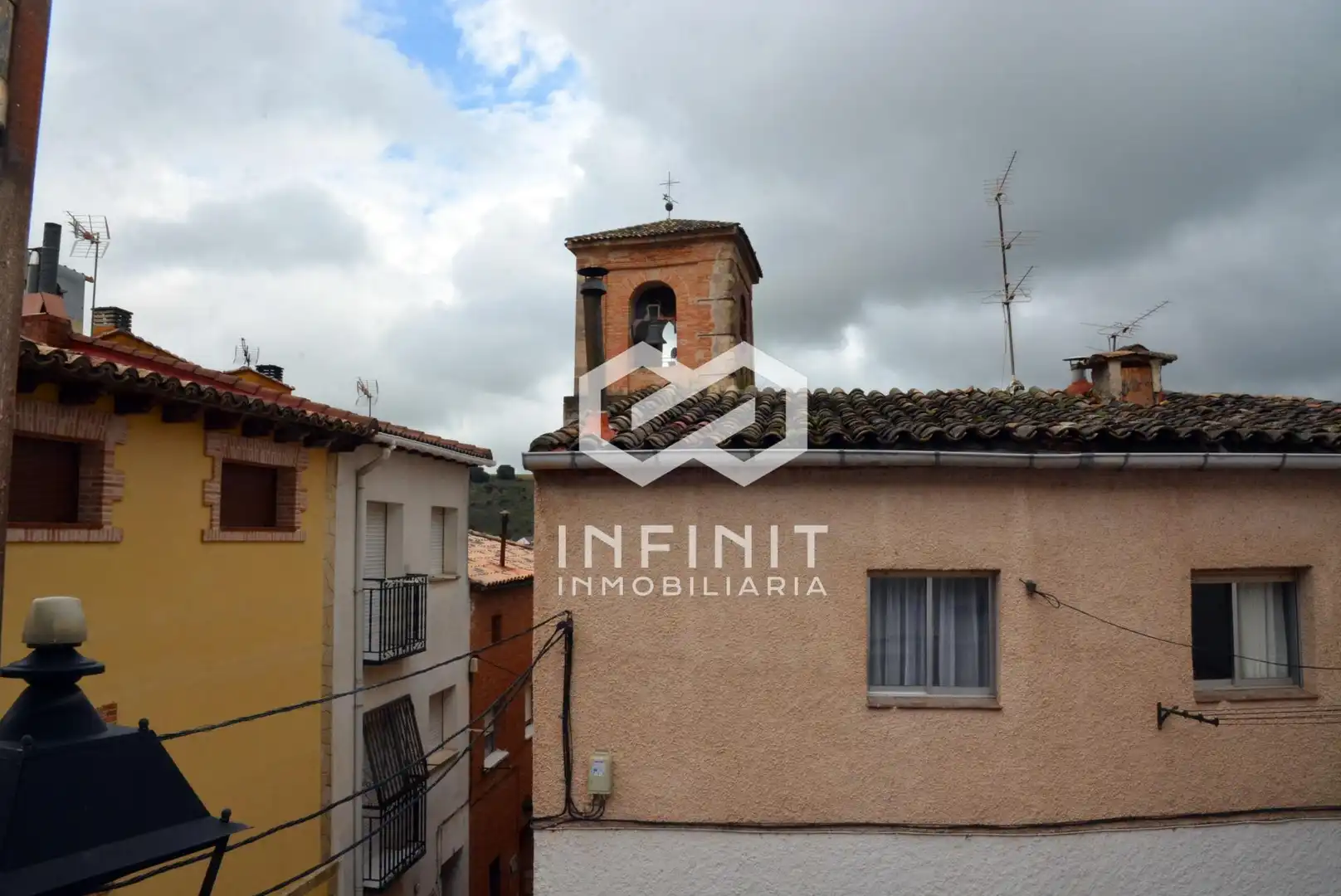 Exterior view of Houses for sale in Peñalver  with Private garden and Balcony