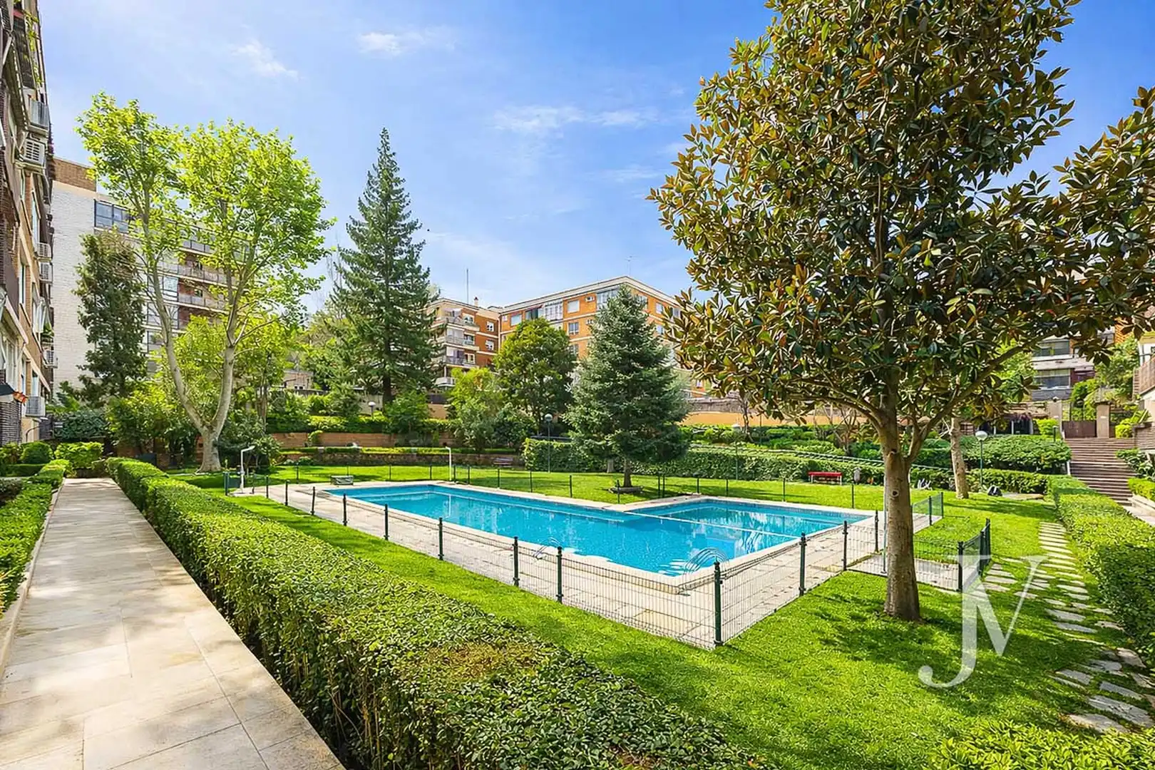 Piscina de Piso en venta en Madrid con Calefacción, Horno y Lavadora