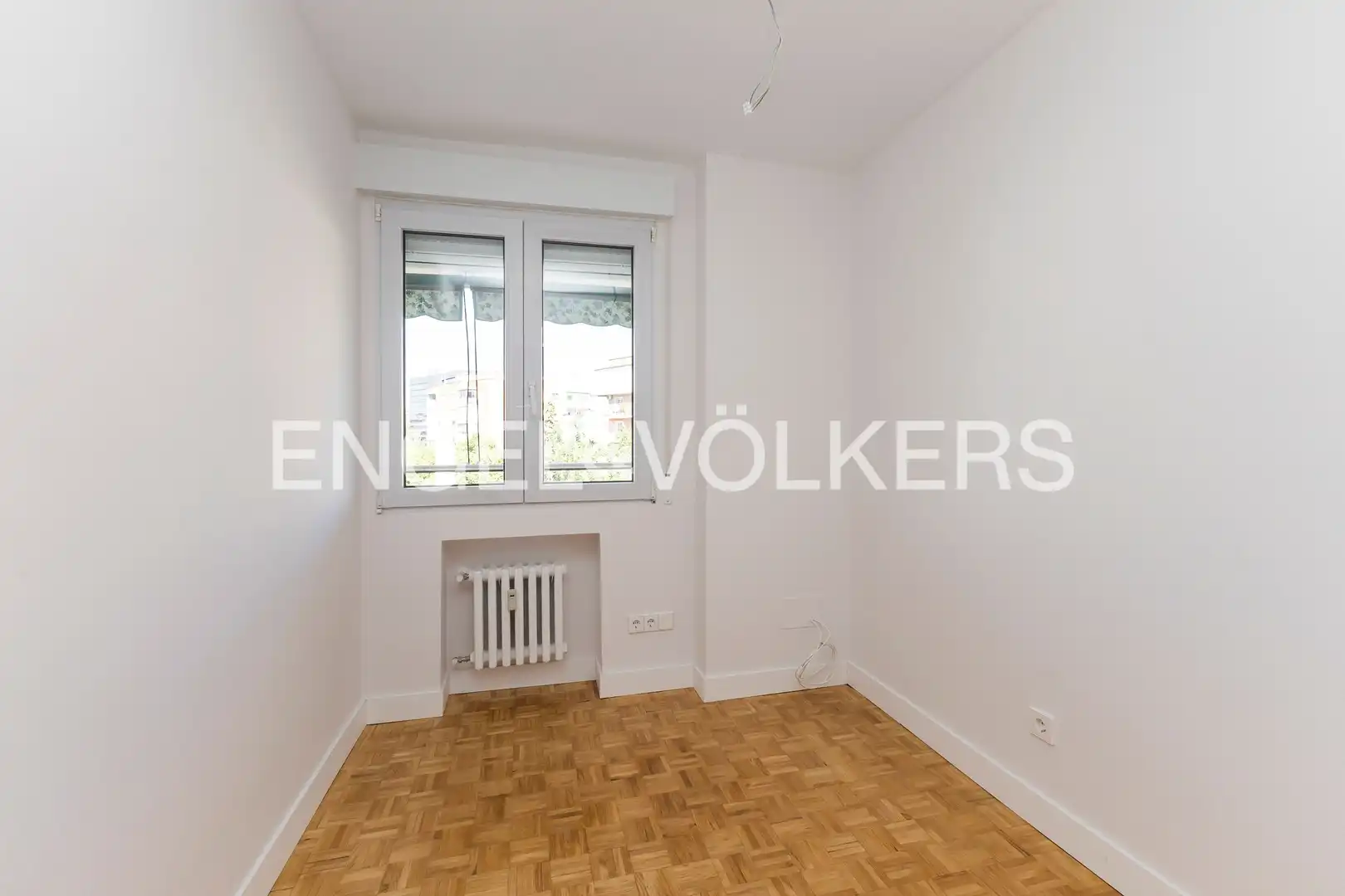 Bedroom of Flat for rent in Madrid  with Air Conditioner, Heating and Parquet flooring