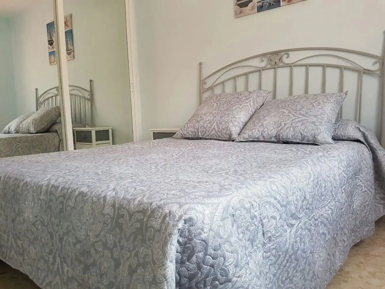 Dormitori de Casa adosada en venda en Algeciras amb Jardí privat, Traster i Moblat