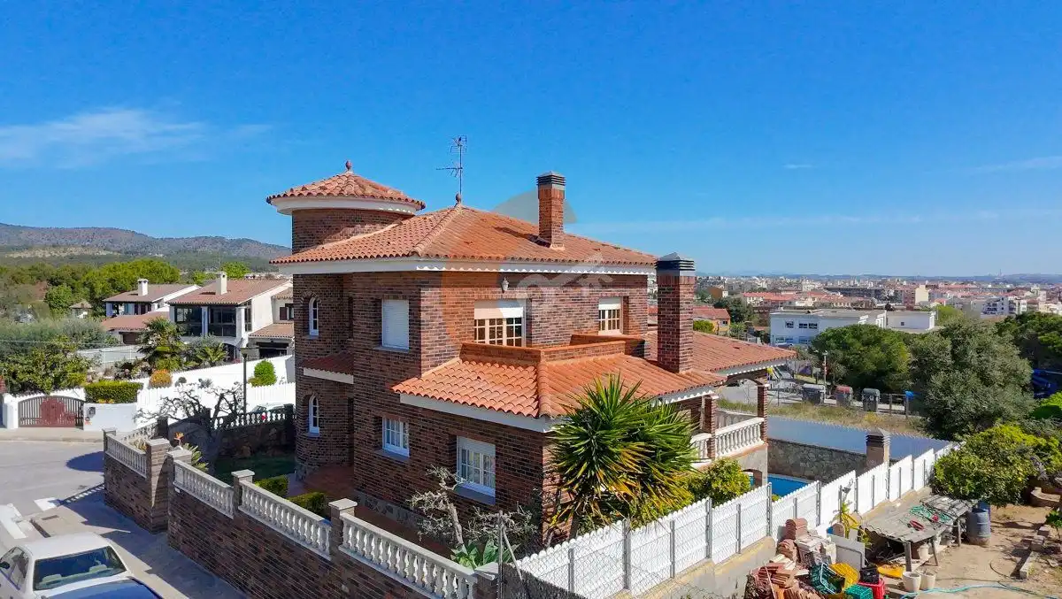 Exterior view of Houses for sale in El Vendrell  with Heating, Private garden and Swimming Pool