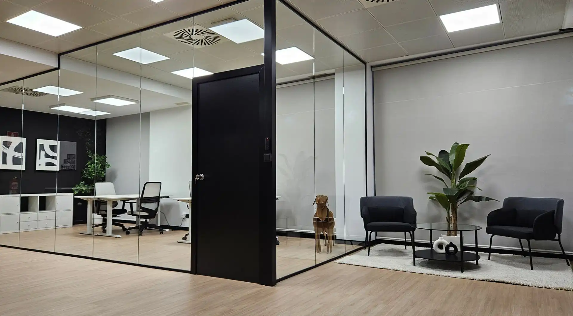 Büro zur Miete in Utebo mit Klimaanlage, Heizung und Möbliert