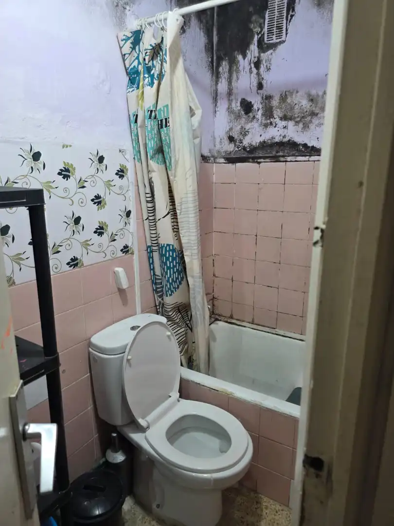 Bathroom of Flat for sale in Terrassa  with Balcony