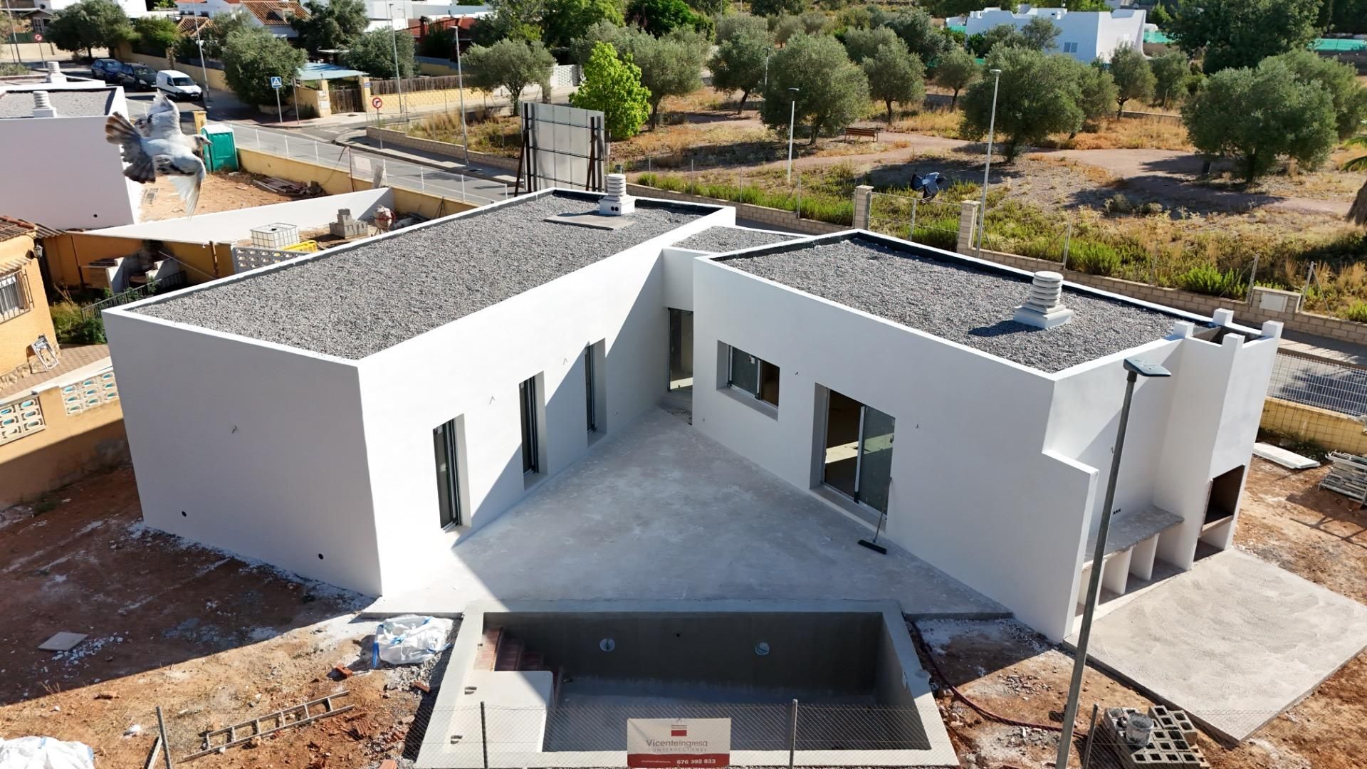 Vista exterior de Casa o xalet en venda en Llíria amb Calefacció, Terrassa i Piscina