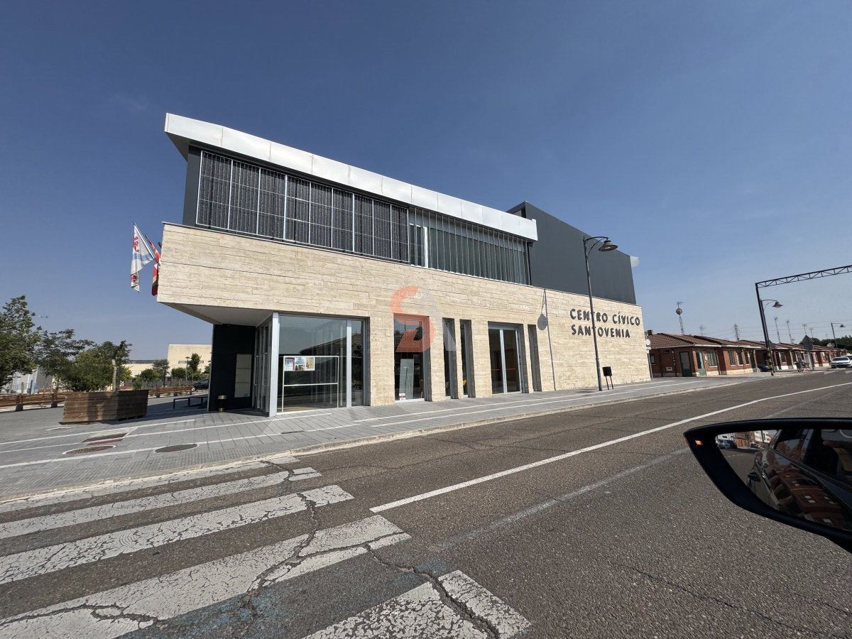 Vista exterior de Pis en venda en Santovenia de Pisuerga amb Calefacció i Traster