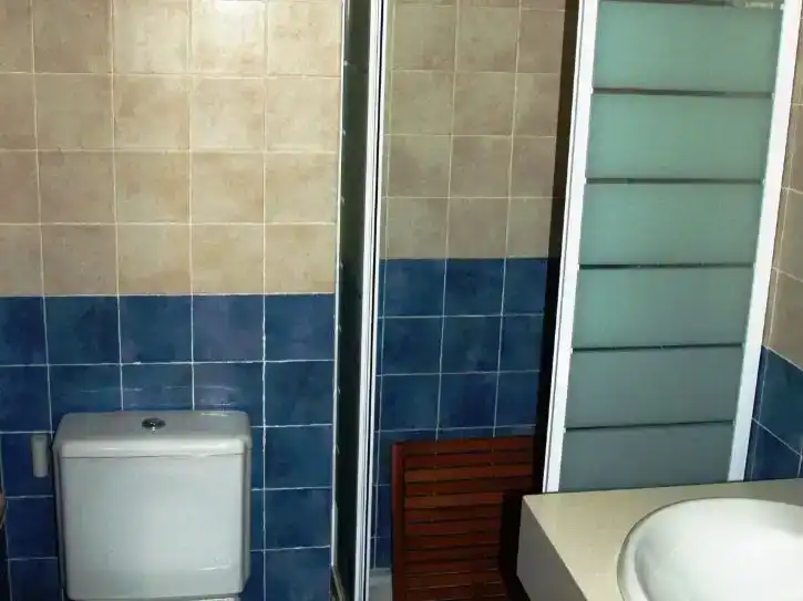 Badezimmer von Wohnung zur Miete in Sant Feliu de Guíxols mit Abstellraum und Balkon