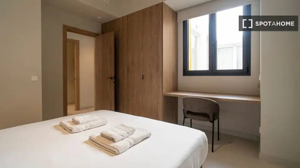 Appartamento con terrazza in affitto a L'Eixample, imagen 17