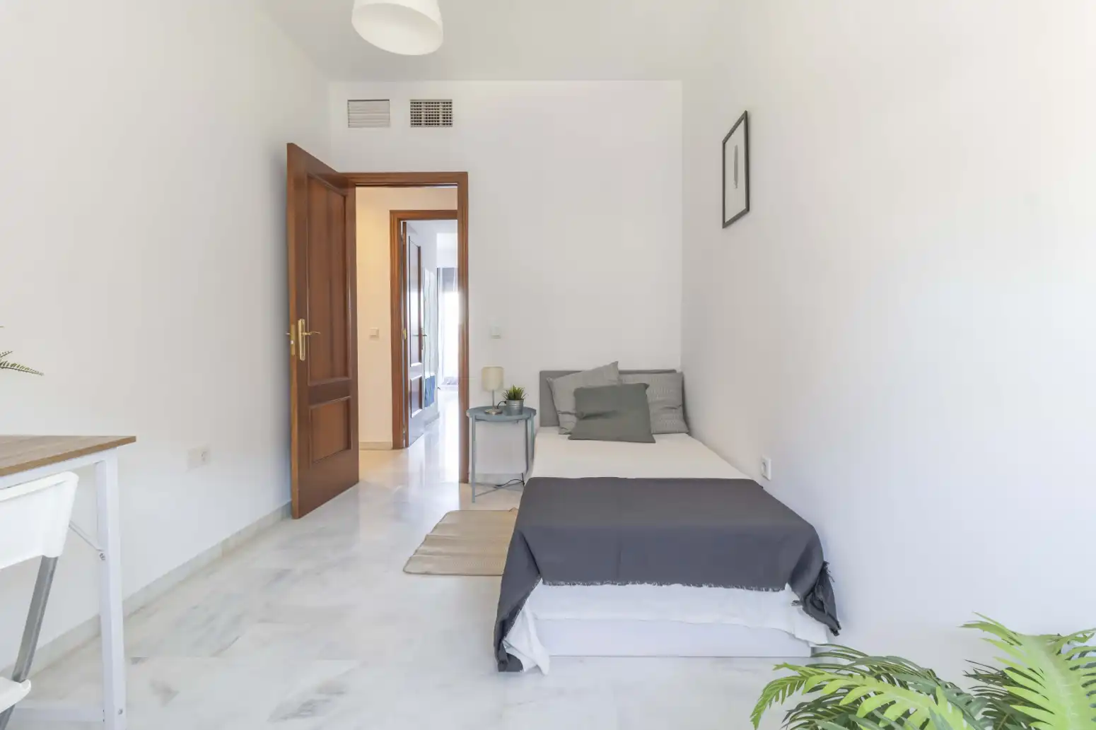 Schlafzimmer von Wohnung zum Verkauf in Mairena del Aljarafe mit Klimaanlage, Privatgarten und Terrasse