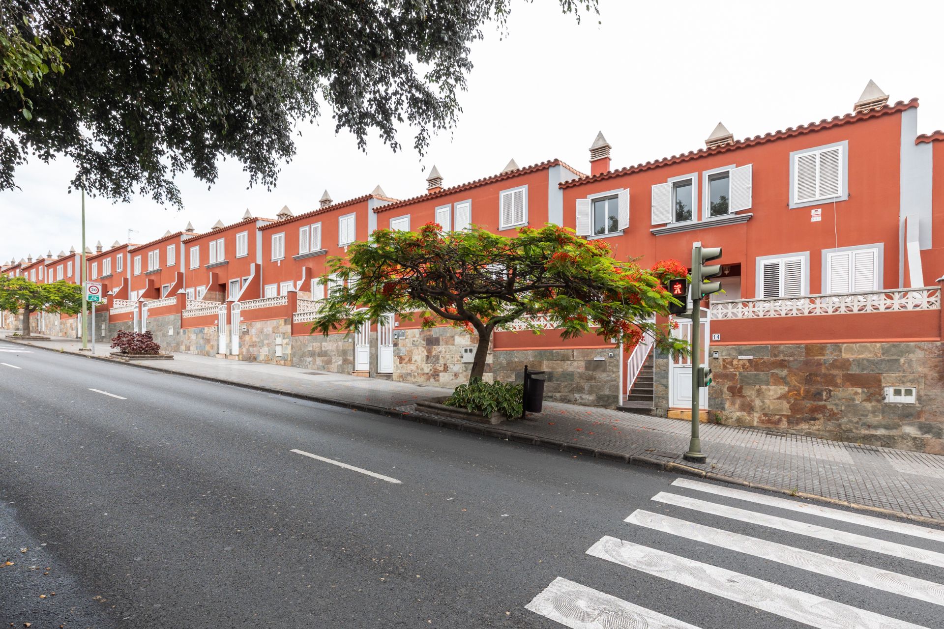Vista exterior de Casa adosada en venda en Las Palmas de Gran Canaria amb Terrassa, Traster i Moblat