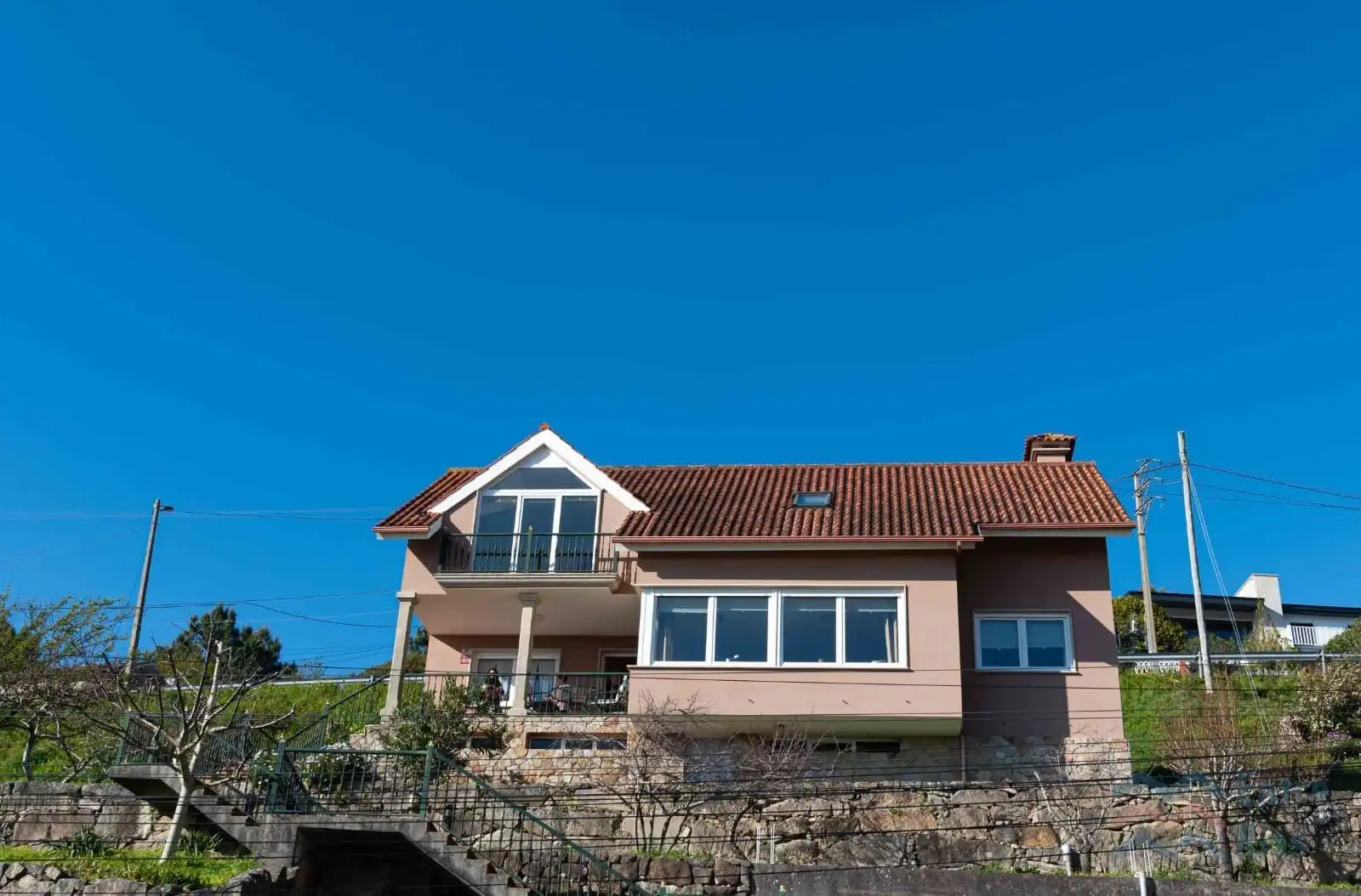 Vista exterior de Casa o xalet en venda en Cangas  amb Calefacció, Jardí privat i Terrassa
