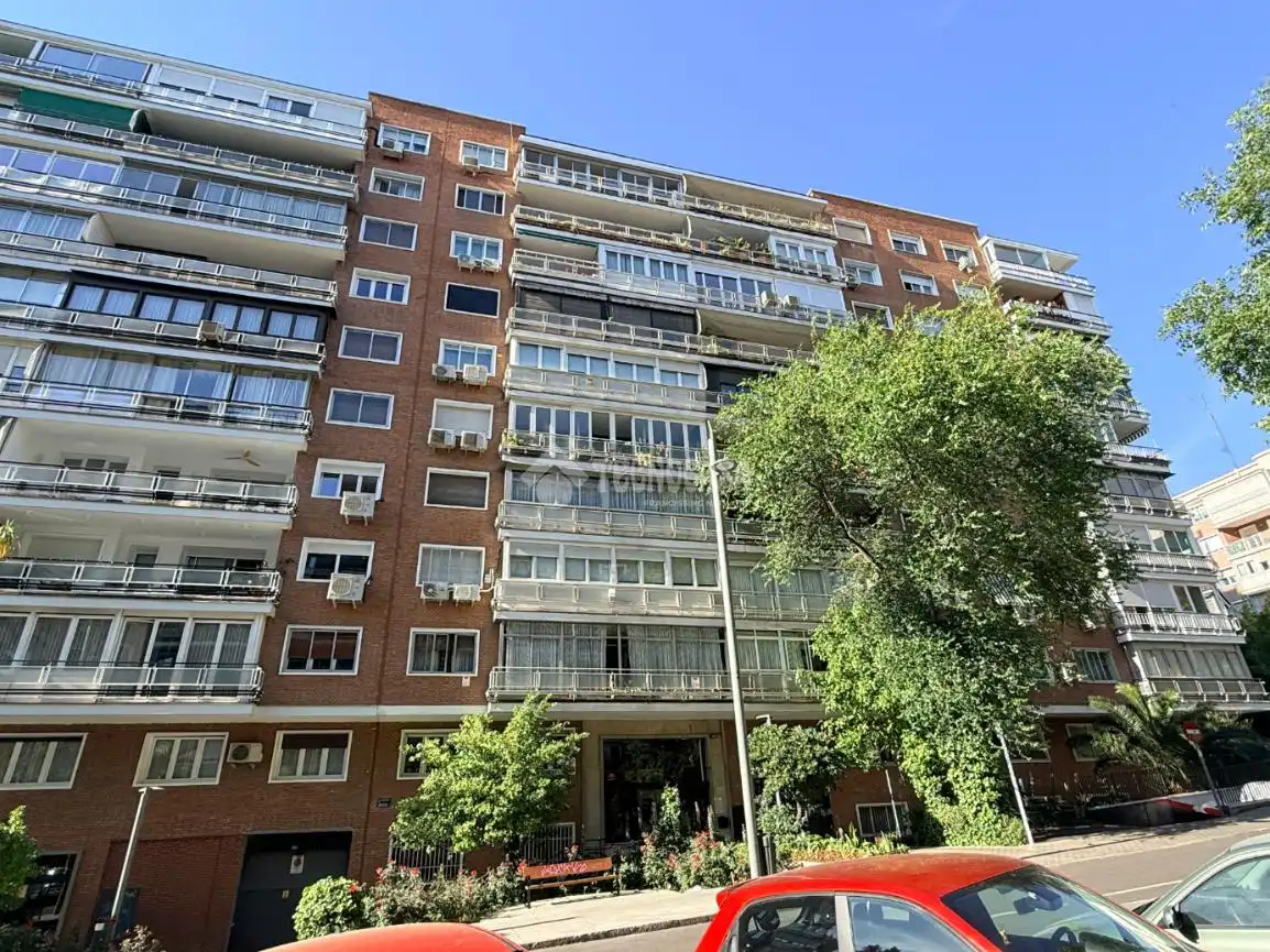 Vista exterior de Piso en venta en Madrid