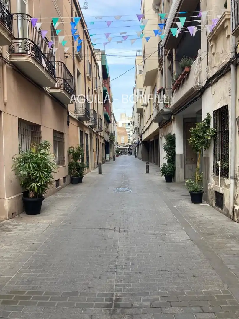 Exterior view of Commercial properties for rent in Badalona
